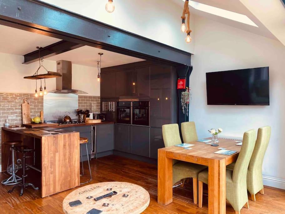 Lovely Semi-Beach 2X Pubs -5 Min Walk-Pets Welcome-Parking-Garden Scalby  Exteriör bild