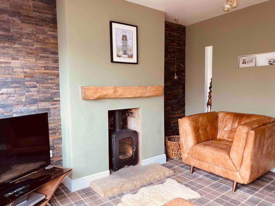 Lovely Semi-Beach 2X Pubs -5 Min Walk-Pets Welcome-Parking-Garden Scalby  Exteriör bild