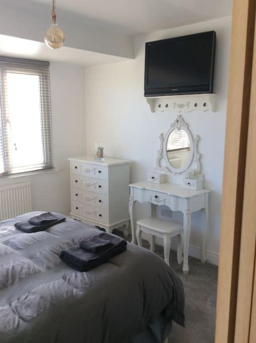 Lovely Semi-Beach 2X Pubs -5 Min Walk-Pets Welcome-Parking-Garden Scalby  Exteriör bild